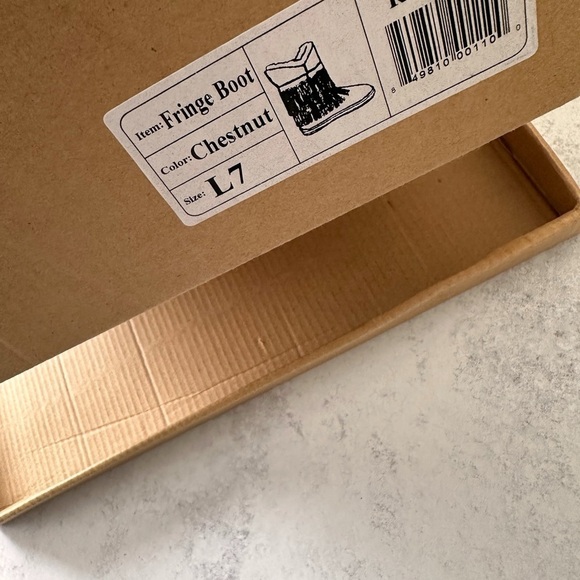 RJ’s Fuzzies Fringe Boots Shearling - Picture 11 of 12